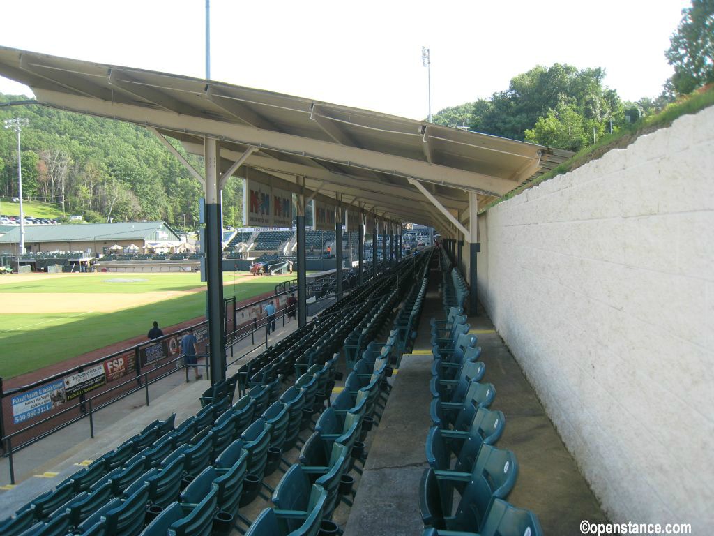Until I got to the ballpark, I thought the name of the town was pronounced "PULL-ass-kee."