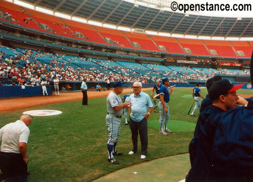 Atlanta Fulton County Stadium><br>

<center>
 <p><font face=